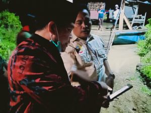 Prihatin Warga Angkut Komaditi Gunakan Ponton, Al Haris Janji Bangun Jembatan Paseban Pasir Mayang Tebo