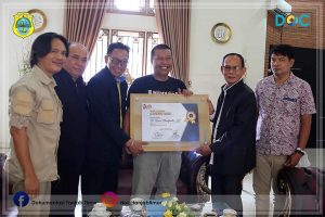 Bupati Muda Inspiratif Romi Hariyanto Terima Award dari PWI Provinsi Jambi