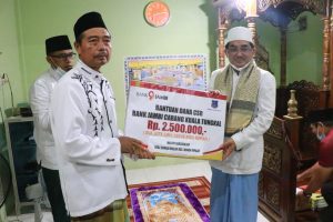 Safari Ramadhan, Bupati Bersama Wakil Bupati Memberikan Bantuan di Mesjid Darussalam Desa Sungai Muluk