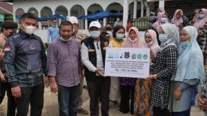 Pemkab Tanjung Jabung Barat Berikan Bantuan Kepada Korban Kebakaran di Desa Mendahara Tengah