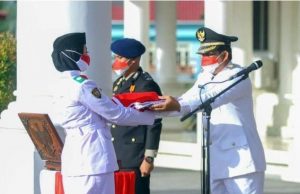 Bupati Tanjabbar Jadi Inspektur Upacara Pengibaran Bendera Merah Putih Peringatan HUT RI Ke-76