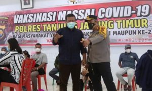 Bupati Tanjab Timur Tinjau Vaksinasi di Mapolres